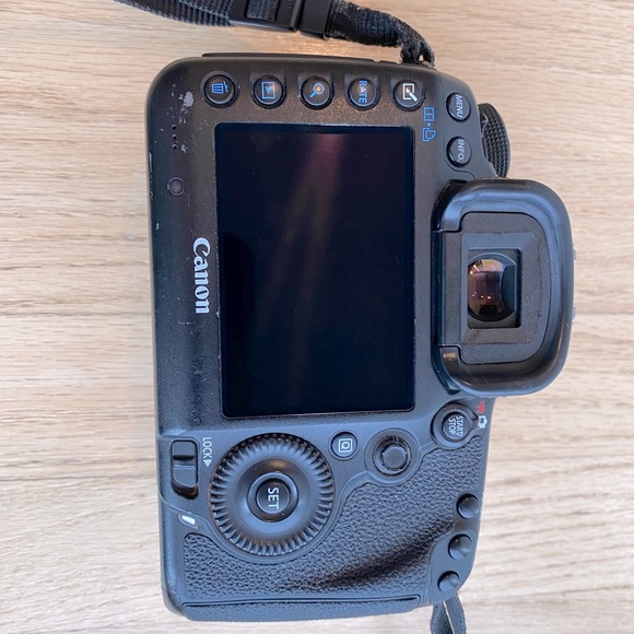 Canon EOS 5D Mark III - Picture 2 of 5